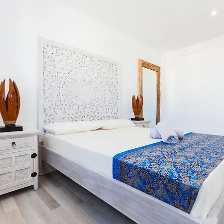 Vista Mar - Batik Roses