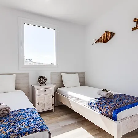 Vista Mar - Batik Roses