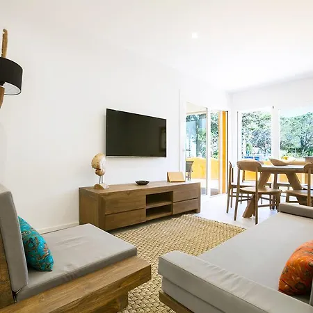 Vista Mar - Batik Roses