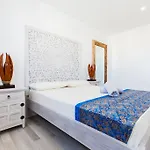 Vista Mar - Batik Roses